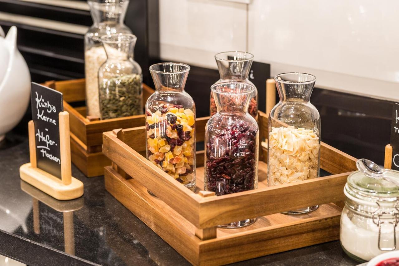 - The Niu, Dairy Hotel Haarlem